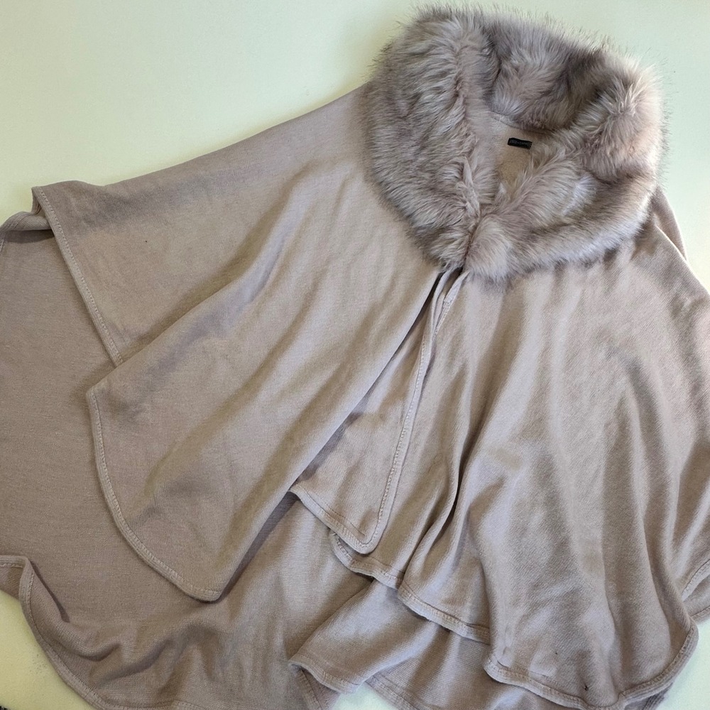 Coco + Carmen Mauve‎ Taupe Knit Poncho Wrap with Faux Fur Collar One Size